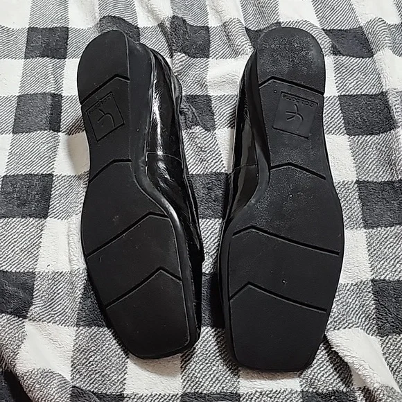 Black liz claiborne flat with silver crystal buckle. Size 9.5 - Picture 4 of 4